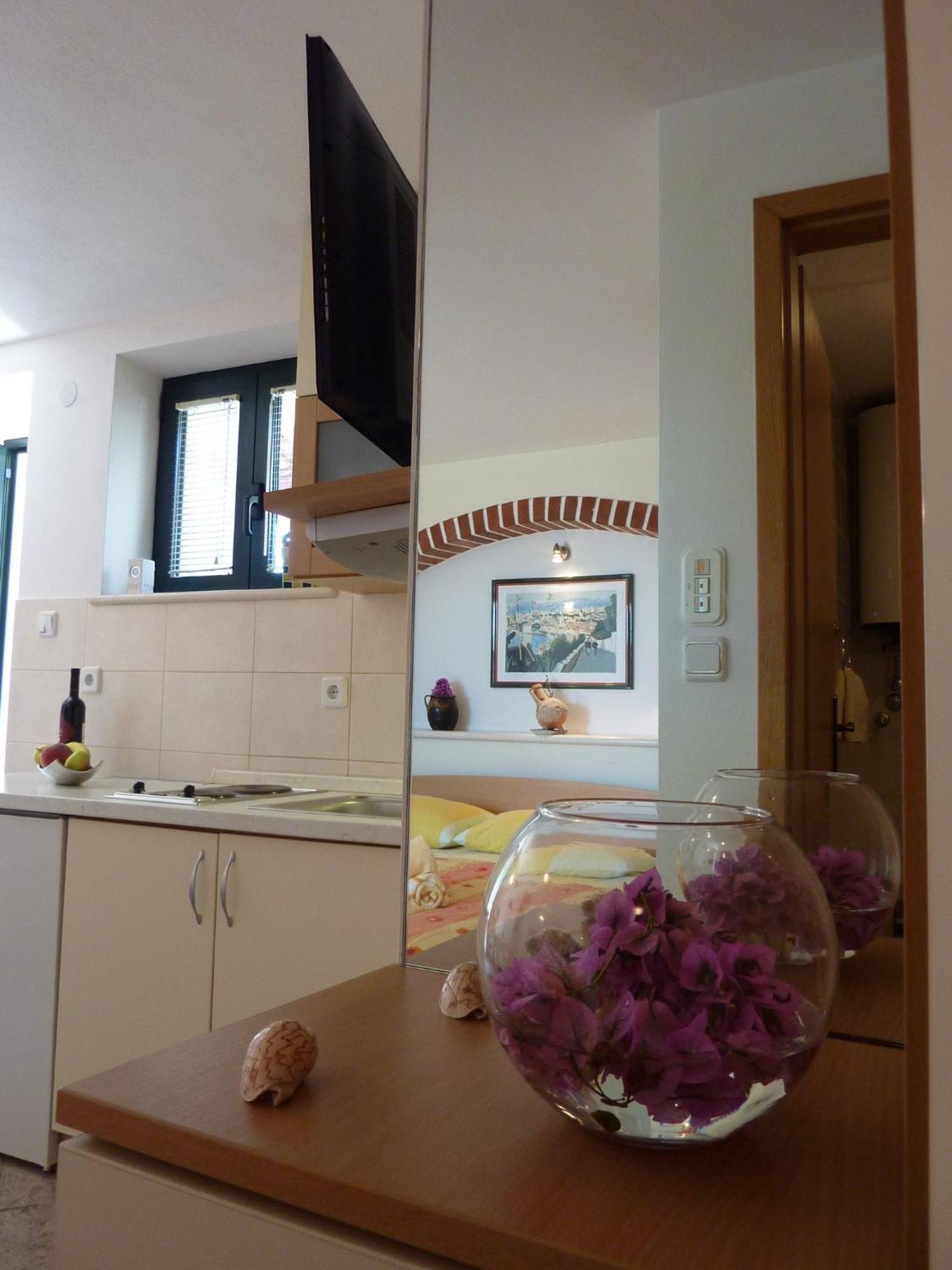 Paradise Stone Apartments Бол Стая снимка