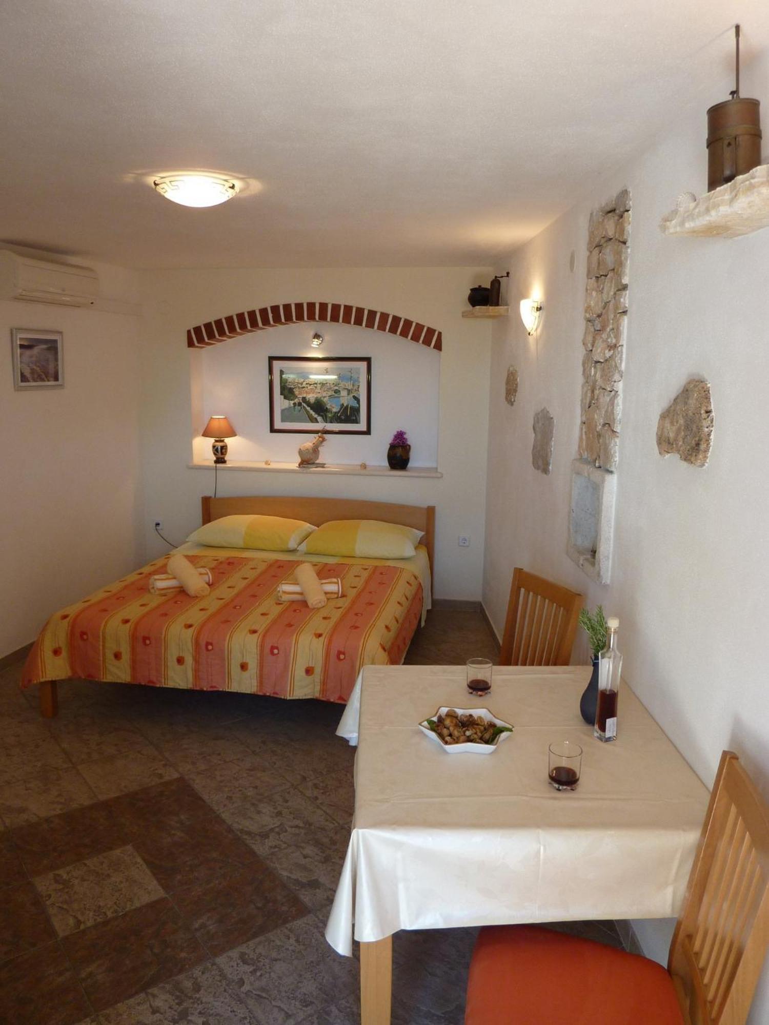 Paradise Stone Apartments Бол Стая снимка